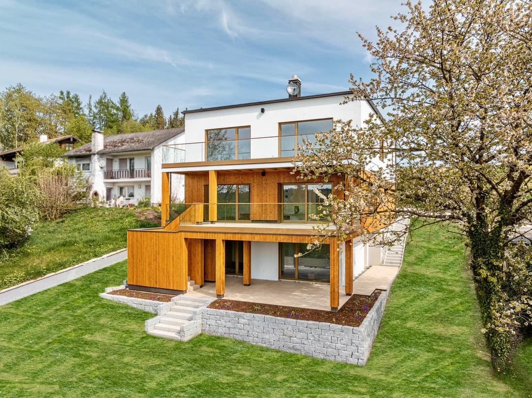 Haus mit Garten Vorderansicht